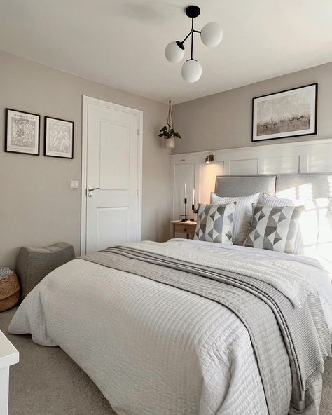 Dusk Bedroom, Scandi Master Bedrooms Decor, Grey Carpet Bedroom Ideas, Off White Bedroom, Cornforth White Bedroom, Grey And Beige Bedroom, Bedroom Inspirations Grey, White Company Bedroom, Cream And Grey Bedroom