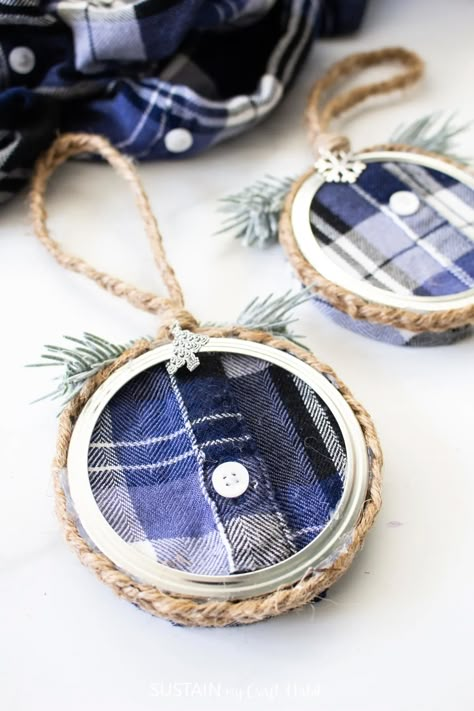 Mason Jar Lid Crafts, Jar Lid Ornaments, Diy Christmas Ornaments Rustic, Lid Ornaments, Mason Jar Lids Crafts, Jar Lid Crafts, Lid Crafts, Mason Jar Lids Ornaments, Jar Crafts Diy