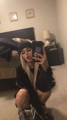 E Girl Aesthetic, Goth Outfit, Gangster Girl, Badass Aesthetic, Skater Girl Outfits, Maggie Lindemann, Skater Girl, Pic Pose, Skater Girls