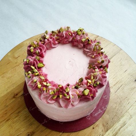 Rose Pistachio Cake Design, Rose Petal Cake Decoration, Rose And Pistachio Cake, Rose Pistachio Cake, Rose And Pistachio, Rose Petal Cake, Rose Pistachio, Rose Cake Design, Minimalist Cake