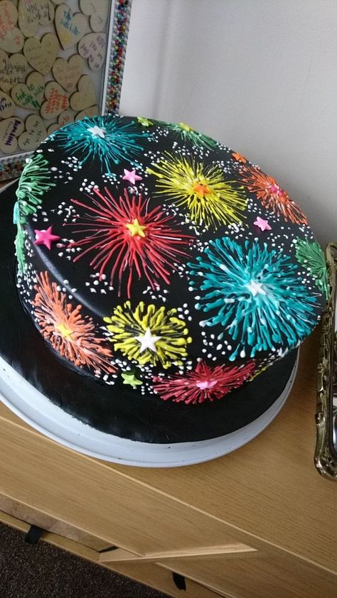 New Year Cake Designs, Fireworks Cake, Patriotic Cake, Fourth Of July Cakes, 4th Of July Cake, New Year's Cake, 4th Of July Desserts, Fourth Of July Food, Fondant Toppers