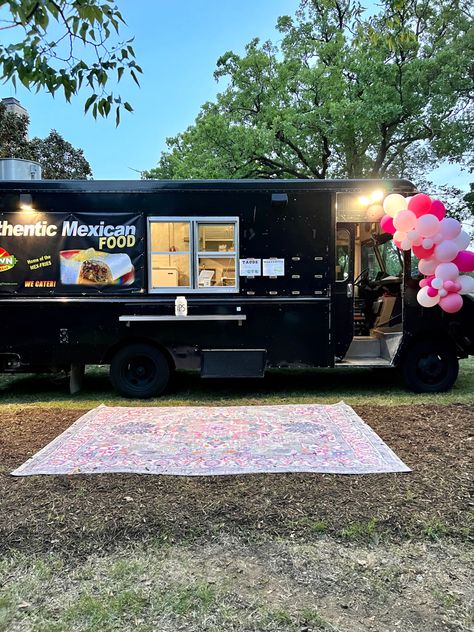 Food Truck Graduation Party, Taco Truck Birthday Party, Taco Truck Party, High School Graduation Party Food, Backyard Party Food, Food Truck Party, Grad Party Food, Taco Food Truck, Party In The Garden