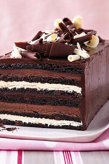 Layered with dark chocolate and white chocolate ganache, then covered it in dark chocolate frosting this cake is a Christmas dessert to show off this holiday season.#holidays #entertaining #holidayentertaining #thanksgiving #christmas #newyearseve Layer Cake Recipes, Brownie Desserts, Chocolate Truffle, Köstliche Desserts, Chocolate Shavings, Food Cakes, Chocolate Truffles, Let Them Eat Cake, Chocolate Desserts