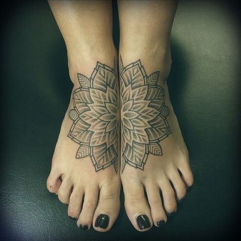 intricate-tattoo-designs-cant-keep-my-eyes-off0151 Mandala Foot Tattoo, Dotwork Tattoo Mandala, Mandala Tattoo Designs, Mandala Hand Tattoos, Mandala Tattoos, Tattoos Mandala, Intricate Mandala, Mens Shoulder Tattoo, Intricate Tattoo