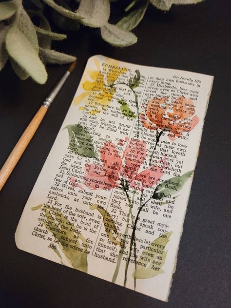 Flowers Painted On Book Pages, Watercolor On Old Book Pages, Book Page Watercolor Art, Book Page Painting Watercolors, Art On Old Book Pages, Painted Book Pages, Watercolor On Book Pages, Book Pages Painting, Art With Book Pages