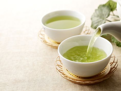 The Best Green Tea to Brew at Home | There are so many reasons to make green tea your brew of choice: For starters, a cup of green tea has less caffeine than a cup of coffee. There are also some health benefits associated with drinking green tea, including a reduced risk of heart attack or stroke. Plus, drinking green tea (or any tea, really) is a tasty and soothing way to help you increase your daily liquid intake — and staying properly hydrated is important for good health. Chick Deviled Eggs Recipe, Decaf Green Tea, Jade Leaf Matcha, Best Green Tea, Green Tea Cups, Jasmine Green Tea, Tea Health Benefits, Green Tea Benefits, Matcha Green Tea Powder