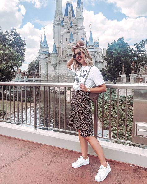 Cute Disney Outfits For Women, Orlando Outfits, Disney World Outfits Summer, Disney Parks Outfits, Disney Park Outfit, What To Wear To Disney, Disney Trip Outfits, Disney Outfits Women, Disney Planner