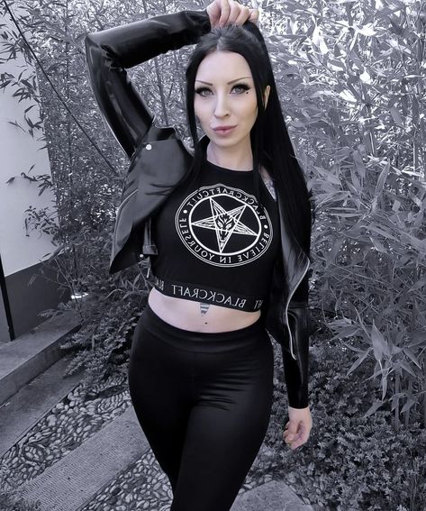 Metal Girl Outfit, Metalhead Fashion, Metalhead Girl, Female Clothes Outfits, Black Metal Girl, Gothic Women, Metal Chicks, Leather Dress Women, You Are Stronger