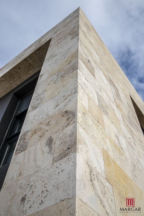 Limestone Wall Exterior, Limestone Wall Interior, Travertine Facade, Limestone Wall Cladding, Travertine Cladding, Limestone Facade, Entrance Staircase, Pueblo House, Stone Tile Texture