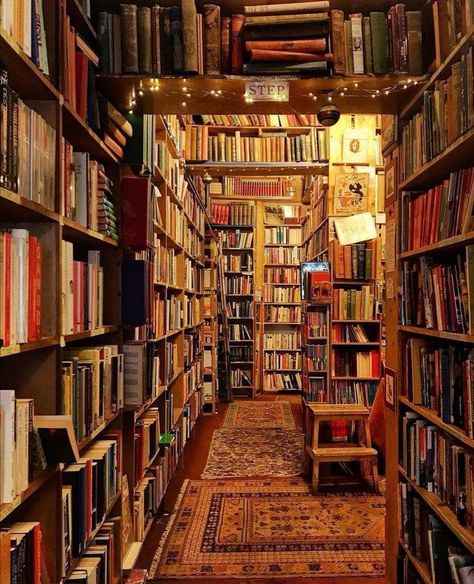 Reading a book can be a big time commitment, so before choosing one here's 4 steps to help you decide. Home Library Aesthetic, Lots Of Books, Old Libraries, Bookstore Cafe, Dream Library, Beautiful Library, Old Library, Library Aesthetic, Vintage Library