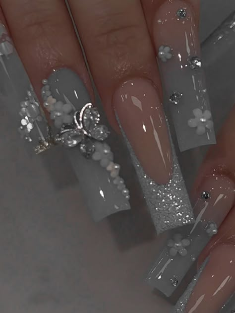 Nails Ideas For Quinceanera, Acrylic Nails Coffin With Charms, White And Light Blue Nails Acrylic, Blue And Sliver Nails Ideas, Baby Blue Quince Nails, Acrylic Nails Coffin Blue, Nails Design Y2k, 21 Birthday Nails Designs, Nail Designs Light Blue