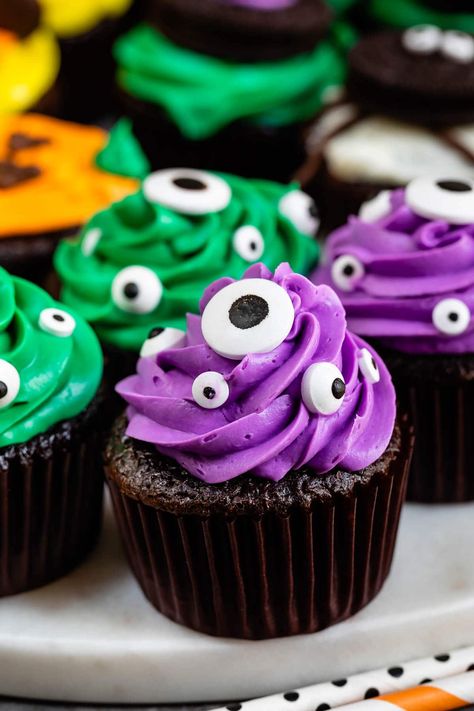 Muffins Decoration, Frosting For Chocolate Cupcakes, Cupcakes For Halloween, Mickey Cupcakes, Witch Cupcakes, Spider Cupcakes, Recetas Halloween, Orange Frosting, My Birthday Is