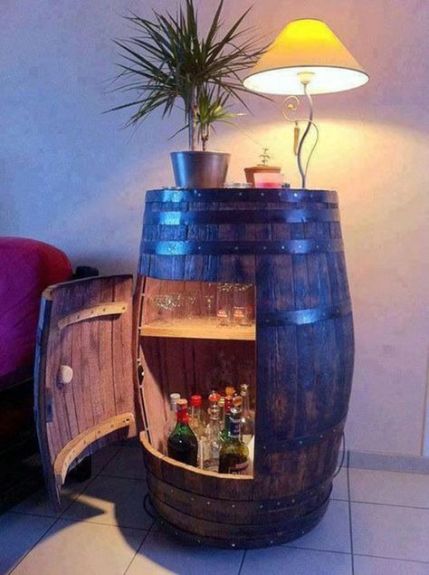 35 bonnes idées pour recycler des tonneaux de vin - Bricolages - Trucs et Bricolages Barrel Bar, Whiskey Barrels, Woman Cave, Man Room, Wooden Barrel, Man Caves, Grey Carpet, Whiskey Barrel, Diy Wine