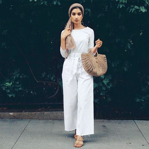 6 Middle Eastern Fashion Girls to Add to Your Instagram Feed Middle Eastern Outfits, Modest Summer Fashion, Eastern Fashion, Middle Eastern Fashion, Arab Women, Fashion Woman, Middle Eastern, Well Dressed, Who What Wear