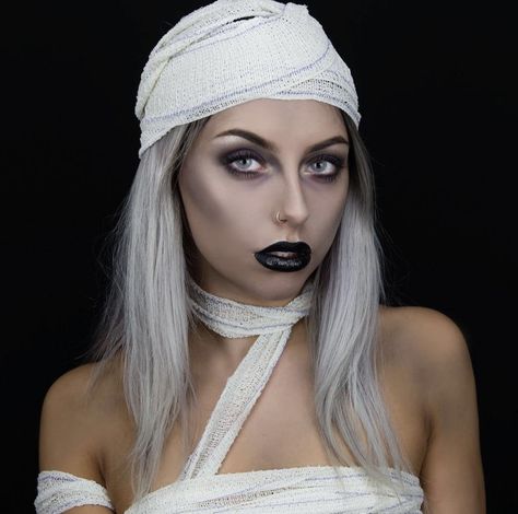 Mummy Halloween Makeup, Mummy Makeup, Boots Makeup, Halloween Makeup Look, Mummy Costume, Mummy Halloween, Halloween Beauty, Samhain Halloween, Halloween Mummy