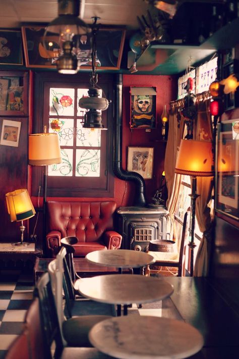 looks like it could be a scene in Harry Potter which makes me love it even more! Slytherin Room, French Coffee Shop, Rustic Cafe, Bookstore Cafe, Pub Design, Cafe Bistro, Coffee Shop Design, Cafe Interior Design, Dining Nook