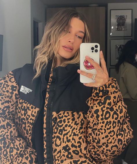 Hailey Bieber Has The Best Coat Collection In Los Angeles Hailey Rhode Baldwin, Stephen Baldwin, Hailey Bieber Style, Hailey Baldwin Style, Fashion Dictionary, Leopard Coat, Winter Fashion Coats, Hailey Baldwin, Hailey Bieber