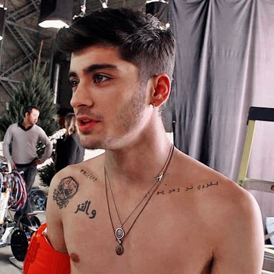 Zayn Malik Tattoo Ideas, Zayn Malik Tattoos, Zayn Malik Style, Bone Tattoos, Cool Chest Tattoos, Chest Tattoos For Women, Arabic Tattoo, Collar Bone Tattoo, Cover Up Tattoos