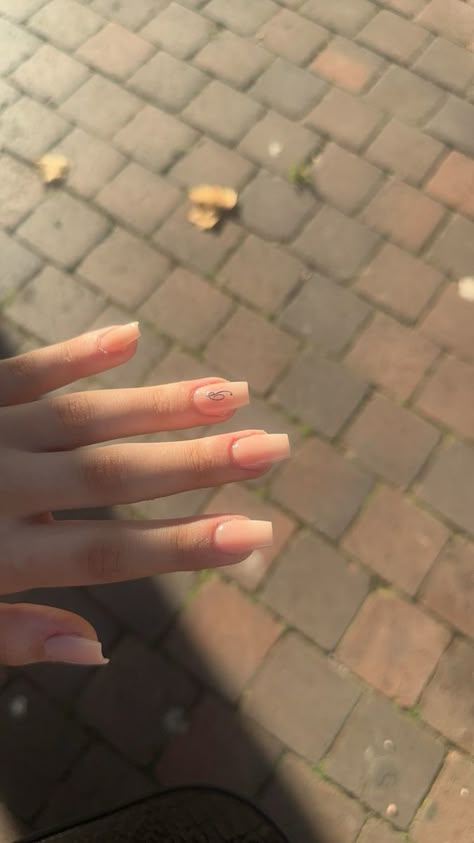 Short Natural Nails, J Nails, Baby Boomers Nails, Evil Eye Nails, Gold Acrylic Nails, Short Gel Nails, Casual Nails, Cute Gel Nails, Acrylic Nails Coffin Short