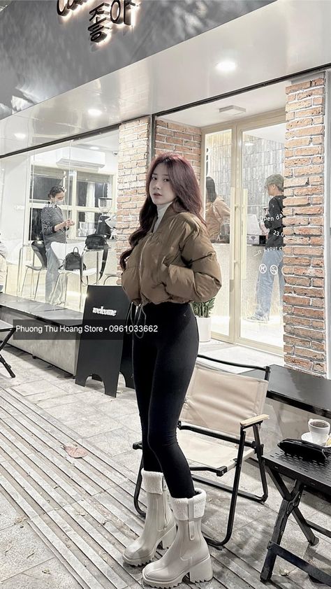 Korea Fashion Winter Outfits, Cafe Outfit Winter, Korean Fall Fashion 2023, Korean Girl Winter Outfit, Korean Winter Outfits Skirts, Winter Kpop Outfits, Winter Douyin Outfits, Korean Turtle Neck Outfits, Kdrama Winter Outfits