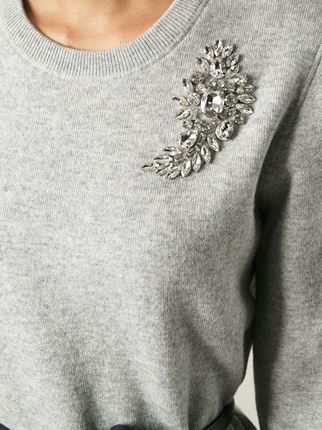 Brooch with pullover sweater How To Wear A Broach Ideas, Broach How To Wear A, Brooch Ideas, Look Expensive On A Budget, How To Look Expensive, Look Expensive, Budget Tips, Days Gone, Budget Fashion