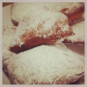 Mommy In The Kitchen: Cafe Du Monde Beignet Recipe Bigne Recipe, Beignets Recipe Easy, Cream Crepes, Fair Recipes, Recipes Baked Goods, Theme Park Food, Beignet Recipe, Best Breads, Breads And Pastries