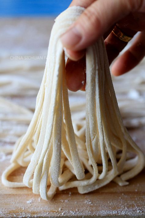 Noodle Recipes Homemade, Chinese Noodle Recipes, Homemade Egg Noodles, Basic Chinese, Chinese Noodles, Homemade Noodles, Udon Noodles, Noodles Recipe, Pasta Maker