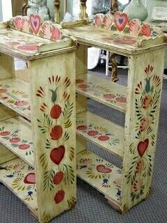 Folk Art Furniture, Painting Bookcase, Painted Bookshelves, Folk Painting, Decoupage Furniture, Vintage Stool, Casa Vintage, Mexican Decor, Deco Boheme