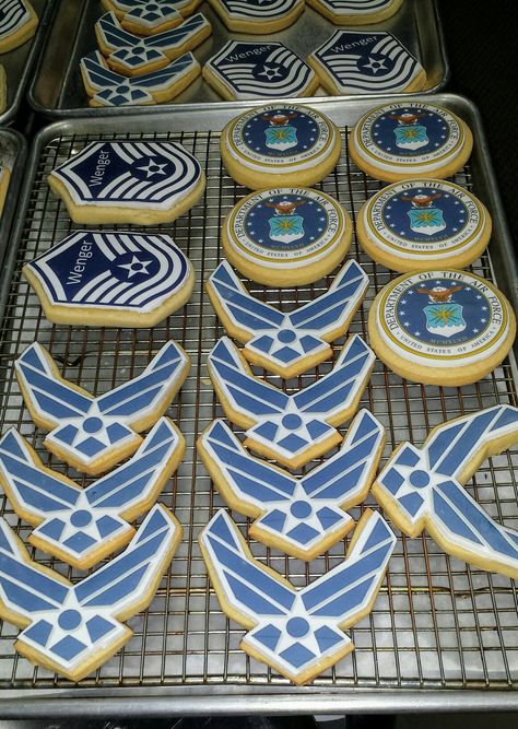 Air Force retirement cookies. Air Force Promotion Party Ideas, Air Force Graduation Party Ideas, Air Force Wedding Ideas, Air Force Cookies Decorated, Air Force Decorations Parties, Airforce Retirement Party Ideas, Air Force Retirement Party Decorations, Air Force Promotion Party, Airforce Cookies Decorated