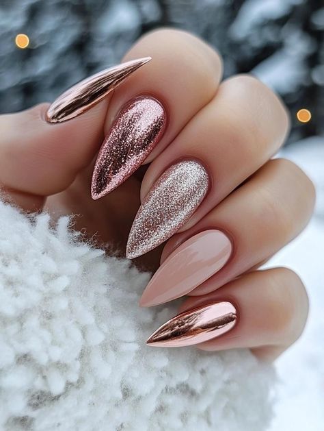 Nail 2025, Christmas Nail Colors, New Years Nail Designs, New Years Eve Nails, December Nails, Nails Holiday, January Nails, Gold Nail, Nail Swag