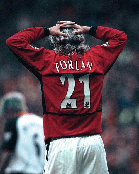 Diego Forlan, World Cup Draw, Soccer Legends, Soccer Photography, Manchester United Wallpaper, Manchester United Players, Messi Photos, Manchester United Fans, Football Pictures