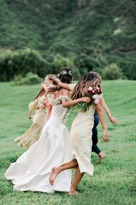 Hawaiian Hula Dance, Hawaiian Wedding Dress, Wedding Schedule, Kauai Wedding, Vogue Wedding, Sacred Valley, Hawaiian Wedding, Garden Party Wedding, Garden Parties