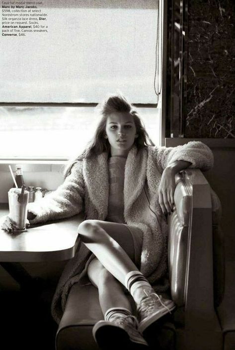 Retro Photoshoot, City Shoot, Elle Us, Black And White City, Retro Diner, Coat Outfit, Elle Magazine, Shoot Inspiration, 인물 사진