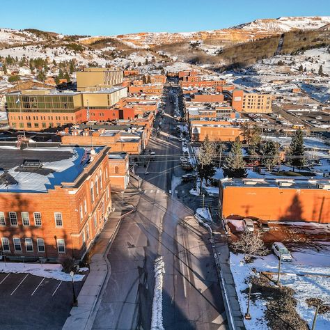 📍 Cripple Creek, Colorado ©�️ Nicole Ford Photography #cripplecreek #cripplecreekcolorado #Colorado #colorfulcolorado #ExploreColorado #coloradomountains #coloradoadventures #travelgram #coloradolife #travelphotographer #naturelovers #nature #mountainlovers #mountains #mountainsarecalling #mountaintown #cityscape #gambling #snow #snowy #snowfall #snowday #coloradosnow Cripple Creek Colorado, Cripple Creek, Mountain Town, Cityscape, Colorado, Ford, Photography, Quick Saves, Nature