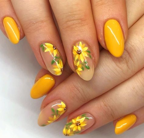 Haldi Nails, Marigold Nails, Uñas De Girasoles, Yellow Sunflower Nails, Gen Nails, Sunflower Nails Design, Bee Nail Designs, Nail Yellow, Unique Nail Art Designs