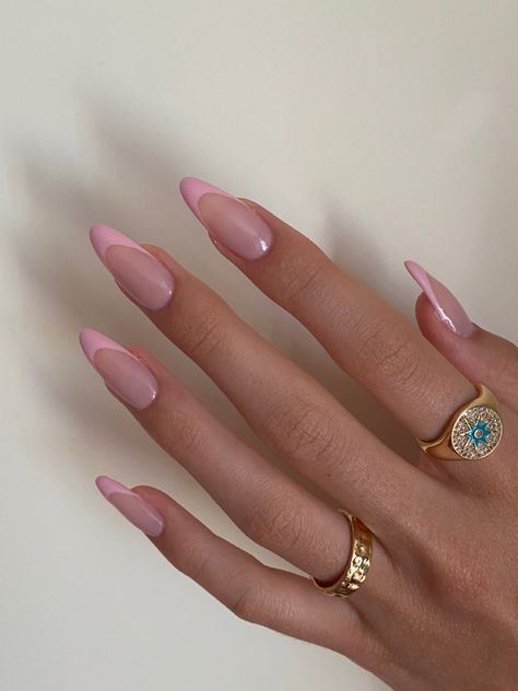 nails inspo, pink nails, summer nails, classy nails, barbie nails, pink, y2k nails, aesthetic nails, spring nails, manicure Baby Pink French Tip Nails Almond, Baby Pink French Tip Nails, Paznokcie Hello Kitty, Pink French Nails, Kutek Disney, Hard Gel Nails, Nagel Tips, Makijaż Smokey Eye, Short Acrylic