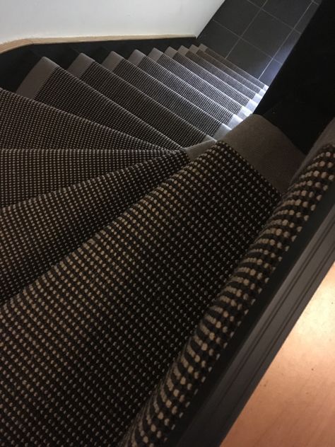 Black Stairs With Carpet, Black Painted Stairs, Stairs Runners, Carpet On Stairs, Dark Staircase, Black Hallway, Black Staircase, Carpet Staircase, Black Stairs