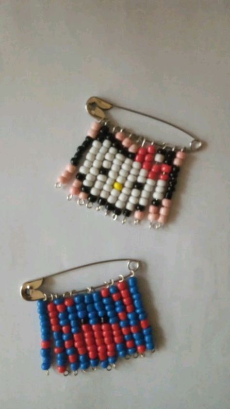 Bead Art Projects Craft Ideas, Safety Pin Beads, Safety Pin Diy, Safety Pin Jewelry Patterns, Making Beaded Jewelry, Safety Pin Art, Safety Pin Crafts, Safety Pin Jewelry, Bead Charms Diy