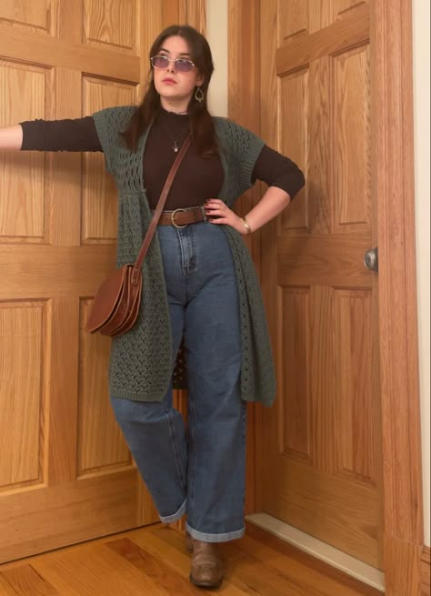 Timeless Outfits Plus Size, Fall Outfit Plus Size 2023, Cold Spring Outfit Midsize, Jumpsuit Outfit Midsize, Midsize Indie Fashion, Size 40 Outfits, 2023 Casual Fall Outfits, Whimsigoth Outfits Midsize, Mom Vibes Outfit