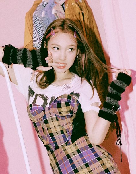 TWICE PROFILE PHOTO Nayeon The Feels, Instagram Inspiration Posts, Nayeon Twice, Im Nayeon, The Feels, Knit Or Crochet, Instagram Inspiration, Kpop Girl Groups, Concert Outfit