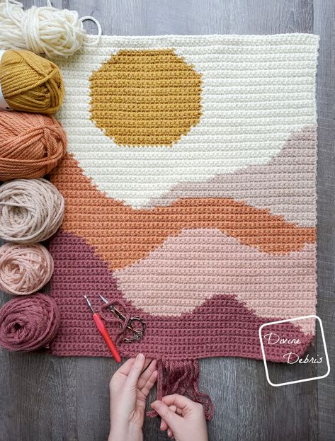 Crochet Wall Hanging Patterns, Decorative Crochet, Crochet Wall Hanging, Hanging Crochet, Crochet Wall Art, Wall Hanging Designs, Painted Hills, Crochet Wall Hangings, Pixel Crochet