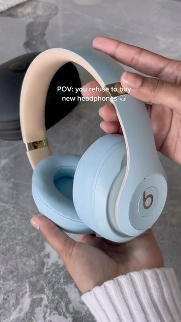 Beats Over Ear Headphones, Luxinsly Headphones, Good Cheap Headphones, Silver Beats Headphones Outfit, Running With Headphones, Beats By Dre Headphones Aesthetic, Outfits With Beats Headphones, Headphones Aesthetic Beats, Cute Wireless Headphones