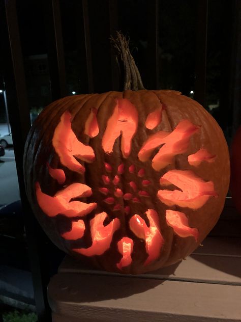 Sunflower Pumpkin Carving Pumpkin Carving Ideas Sunflower, Pumpkin Flower Carving, Pumpkin Carving Flowers, Pumpkin Carving Ideas Flower, Sunflower Pumpkin Carving, Flower Pumpkin Carving, Pumpkin Carving Ideas Taylor Swift, Carvings Designs, Halloween Pumpkins Carvings Designs