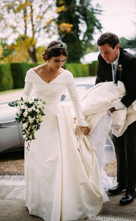 A new picture of Princess Eugenie wedding day Princess Eugenie Wedding, Eugene Wedding, Savannah Phillips, Eugenie Wedding, Royal Wedding Dresses, Beatrice Eugenie, Jack Brooksbank, 4th Wedding Anniversary, Wedding Dress Style