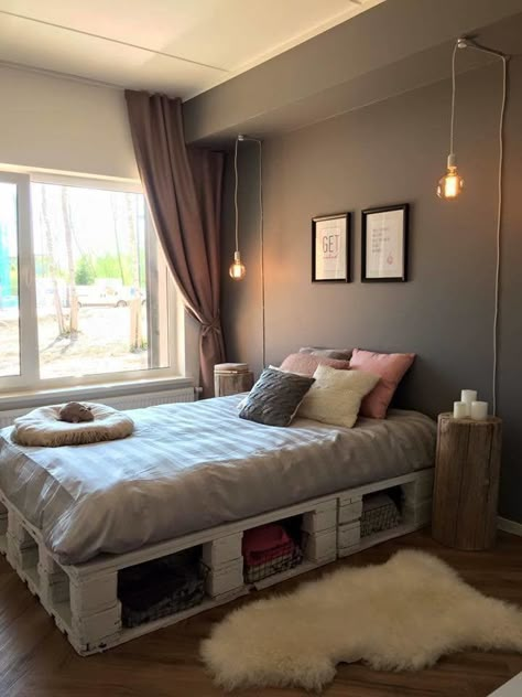 Pallet Bedroom, Pallet Bed Frames, Diy Bedroom Storage, Diy Pallet Bed, Pallet Beds, Pallet Bed, Pallet Decor, Pallet Furniture Bedroom, Teen Bedroom Decor