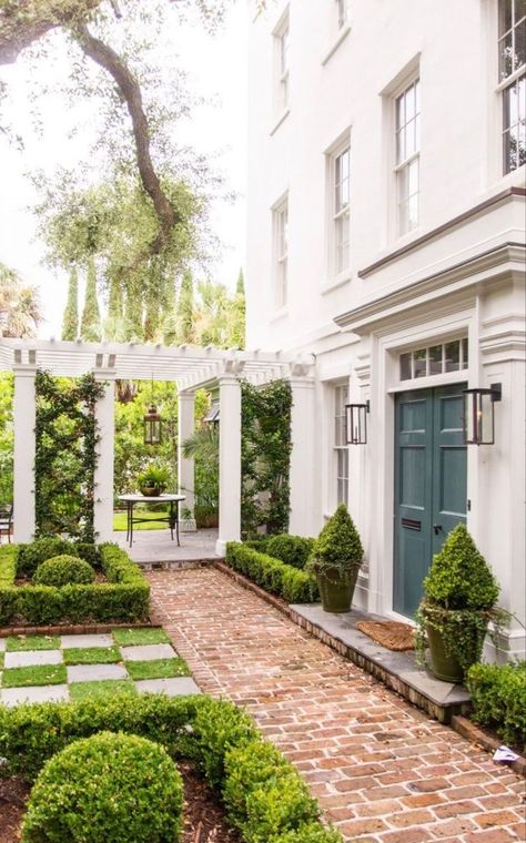 Charleston Gardens, Brick Walkway, Sopot, French Garden, Garden Pathway, Home Modern, Courtyard Garden, Décor Diy, Outdoor Rooms