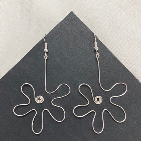 Pottery Earrings, Lesbian Earrings, Silver Wire Earrings, Grunge Jewelry, Flower Drop Earrings, Wire Jewelry Designs, Earrings Wire, Easy Diy Jewelry, Magical Jewelry