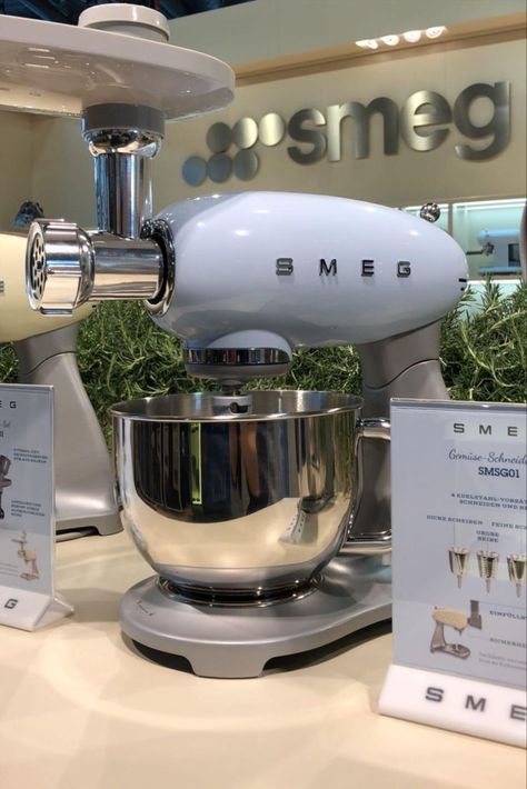 Smeg Stand Mixer, Pastel Blue Aesthetic, Aesthetic Cake, Retro Pastel, Blue Aesthetic Pastel, Coffee Machines, Stand Mixer, Retro Aesthetic, Kitchen Aid Mixer