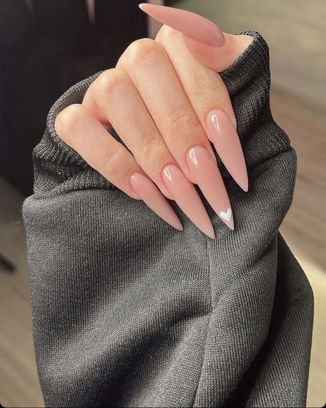 Long Almond Acrylic Nails Natural, Stiletto Nails Nude Color, Simple Long Almond Nails, Nude Pink Stiletto Nails, Clear Nude Acrylic Nails, Nude Stilletos Nails, Sharp Almond Acrylic Nails, Nude Baddie Nails Almond, Pink Acrylic Nails Stiletto