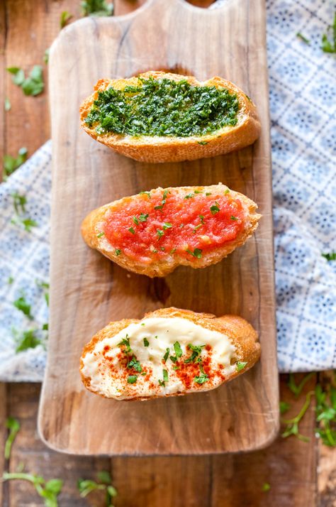 3 Simple Sauces to Jazz up an Ordinary Baguette | Easy Recipes Garlic Mayo Aioli, Eggs Appetizers, Simple Sauces, Parsley Sauce, Baguette Sandwich, Toasted Crostini, Baguette Recipe, Baguette Bread, Garlic Mayo